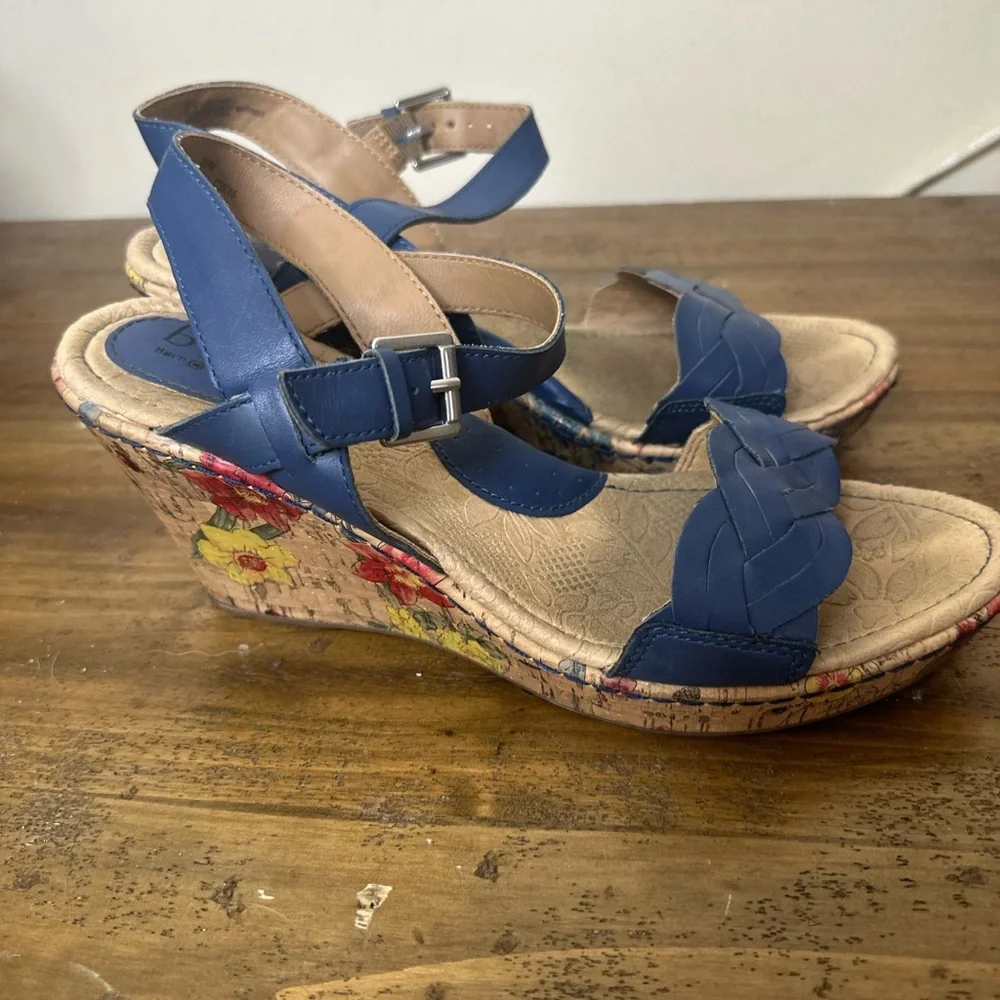 BOC Blue Leather Floral Buckle Strap 10 M Z16834 Sandal Wedge Heel